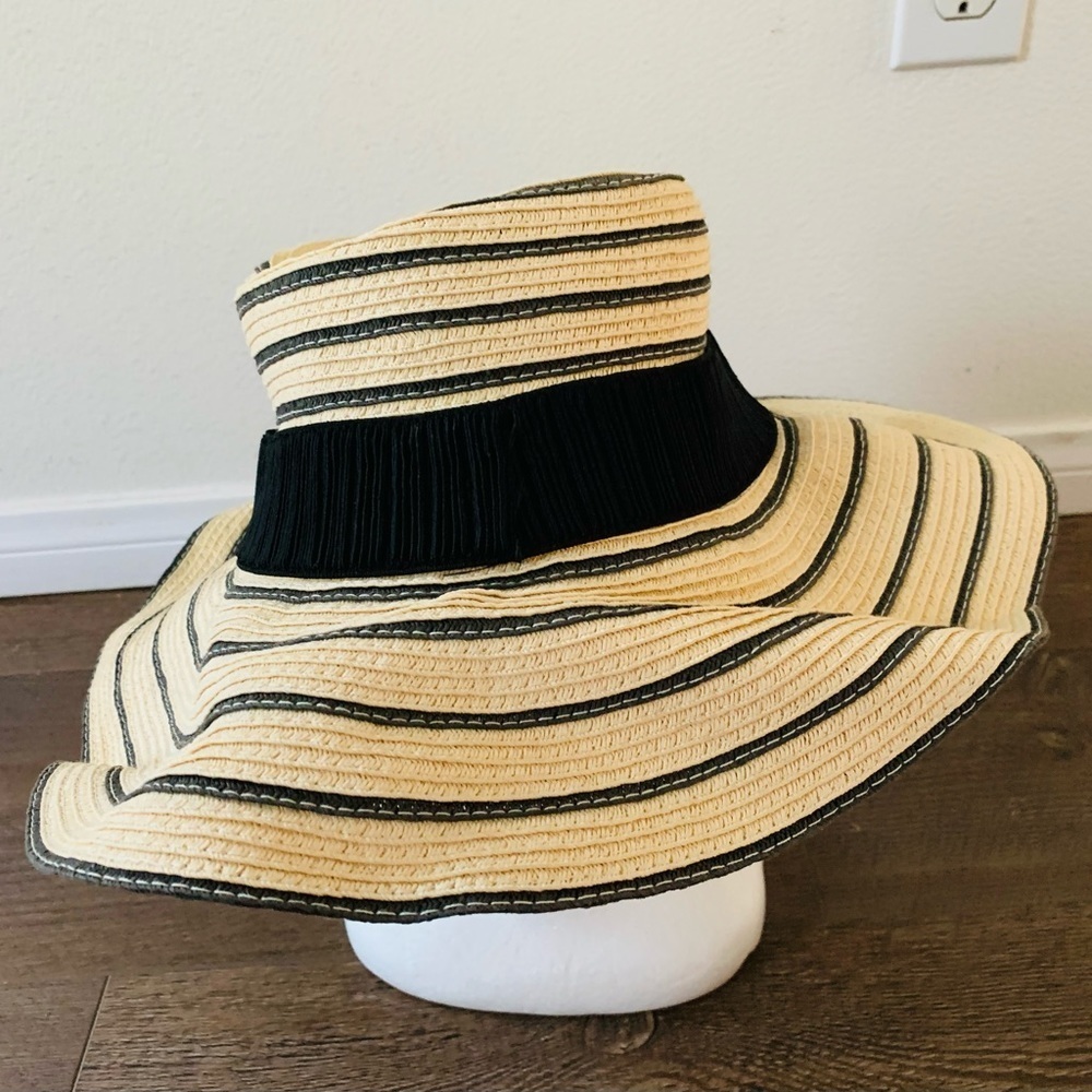 August Sun hat - Picture 3 of 10